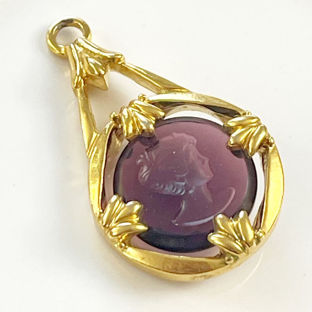 Avon Vintage Amethyst/Purple Intanglio Cameo Pendant Gold Tone Victorian Style